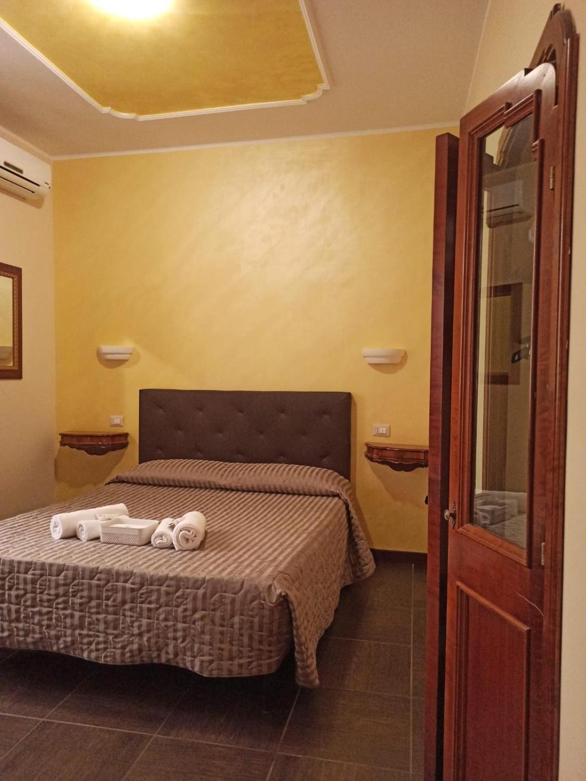 Bed and Breakfast Domina Popolo Рим Экстерьер фото